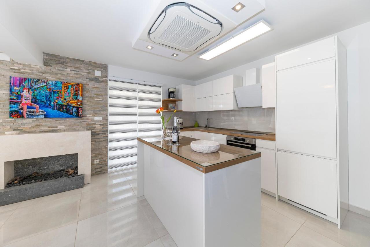 Joy 1 Apartment Novalja Exterior photo